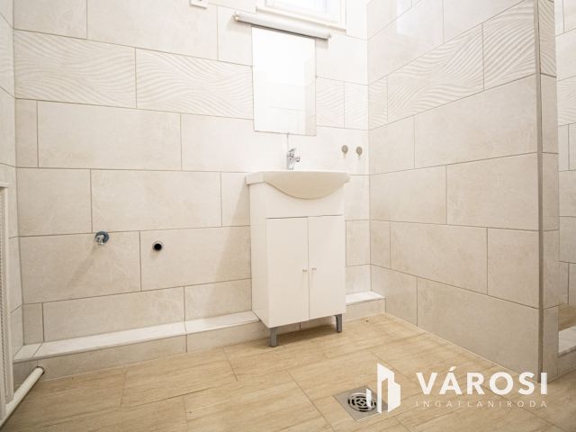 Jó ház, nagy garázs, dupla terasz Mezőberényben