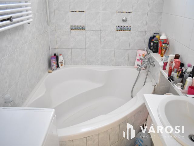 3 szobás 1 emeleti lakás egyedi újításokkal!