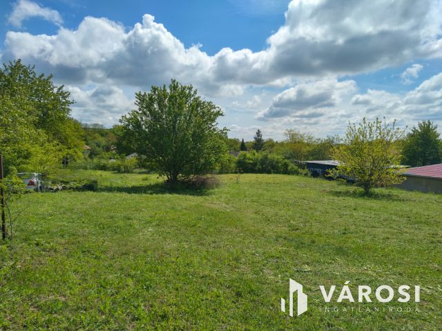 Ritka lehetőség Tinnyén – 831 m²-es telek