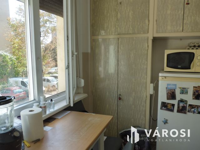 Ötösben-negyvenhetes,erkélyes panel,kedvelt helyen eladó.