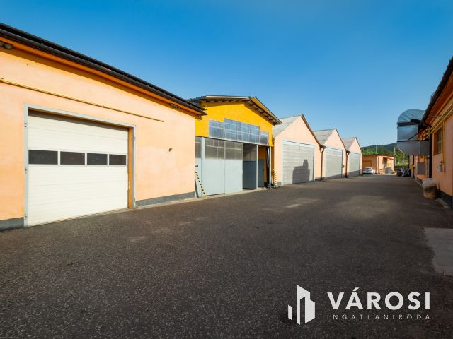 Kiadó 200 m2 -es, nagy belmagasságú raktár, Solymáron
