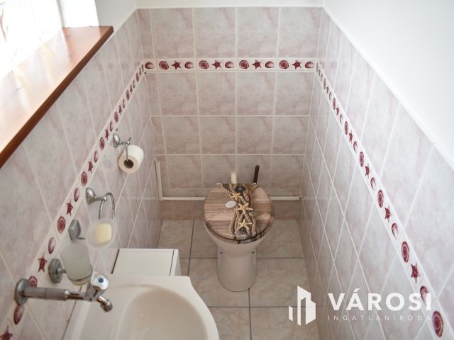 KIADÓ 64 M²-ES, KÉTSZINTES LAKÁS GYULA BELVÁROSÁBAN!