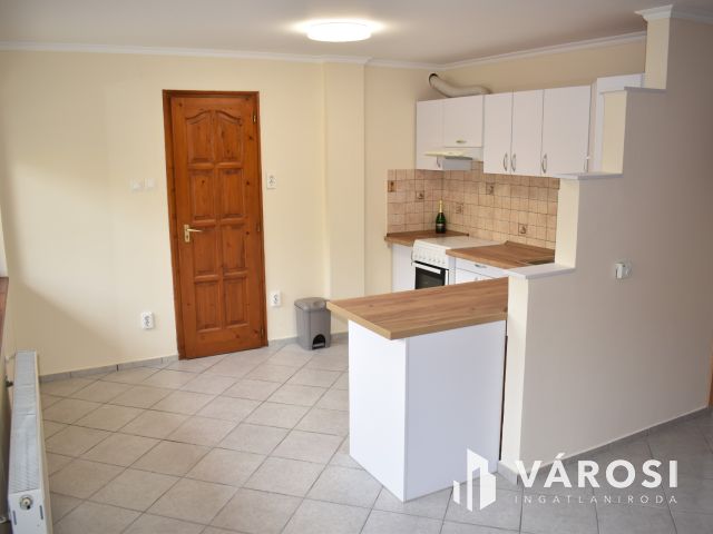 KIADÓ 64 M²-ES, KÉTSZINTES LAKÁS GYULA BELVÁROSÁBAN!