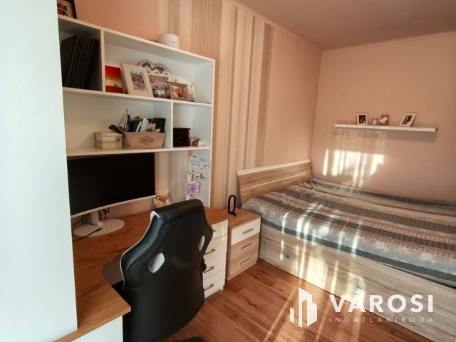 Mikepércs központjában, 3 szoba nappalis szuper jó lakás!