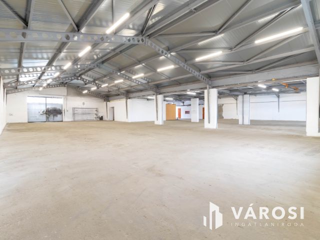 800 m2-es raktár irodablokkal M0 lehajtótól 3 km-re