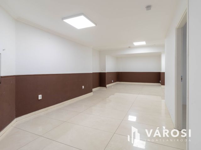 800 m2-es raktár irodablokkal M0 lehajtótól 3 km-re