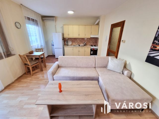 Modern, liftes garzon kiadó Békéscsaba belvárosában!