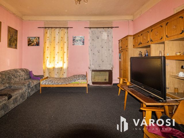 Sarkadon központhoz közeli családi ház eladó
