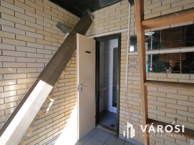„ Sétáló utcában – 16 m²-es üzlet eladó Siófokon”