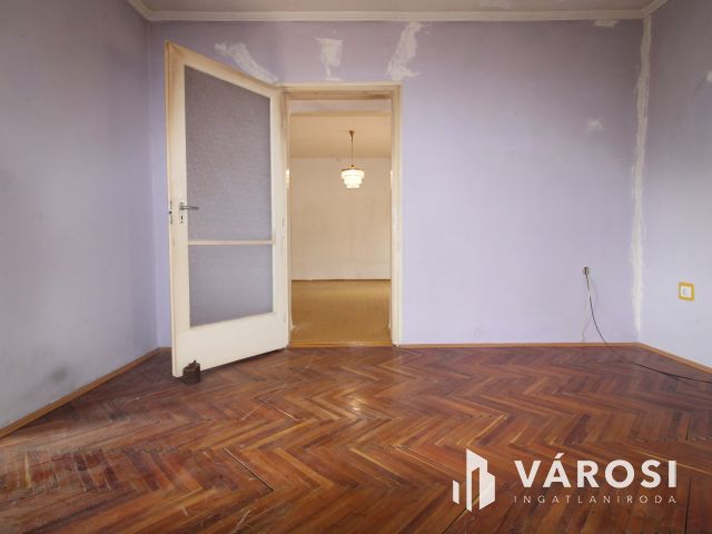 Két szoba, nagy telek, garázs Kunágotán.
