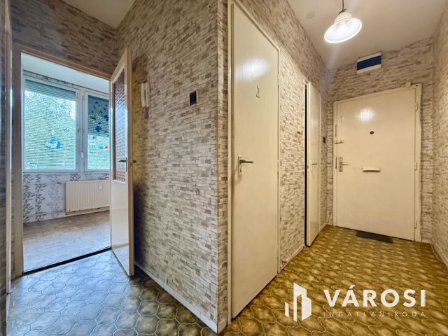 Besztercén 1. emeleti, felújítandó, erkélyes lakás eladó!