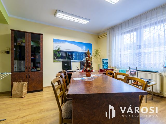 Kiadó irodaépület a Soroksári úton