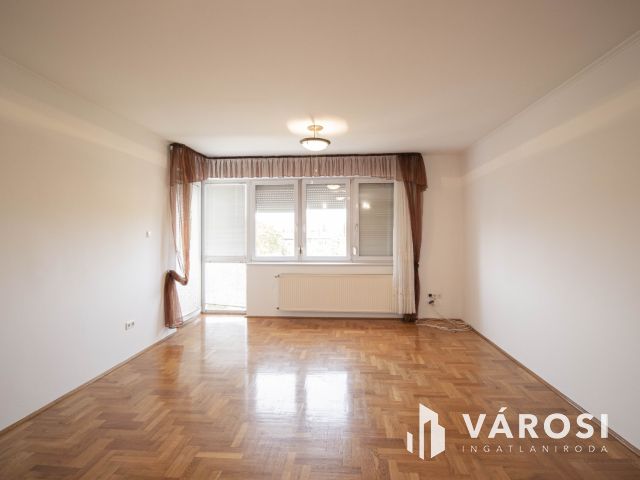 Kiadó 75 m2 Erkélyes tégla lakás Győr Belvárosában beállóval