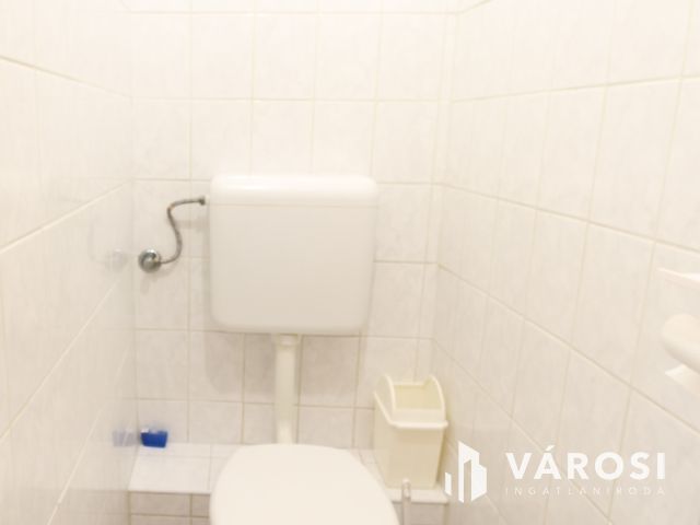 Erkélyes lakás Újpuda központjában