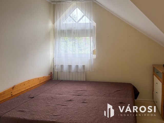 Tipp-topp sorházi lakás garázzsal, kis kerttel a Lencsésin