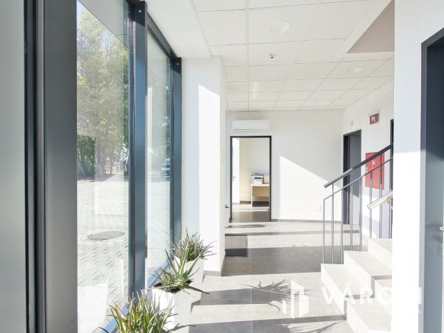 940 m2-es ipari csarnok + 300 m2-es szuper iroda kiadó
