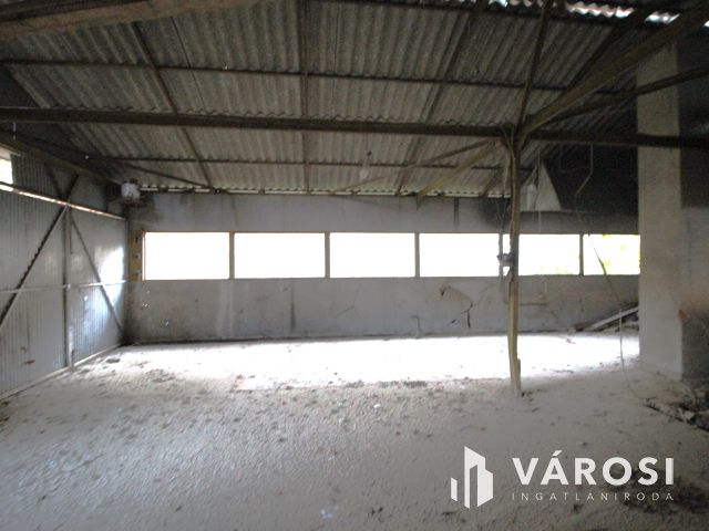 Két csarnok, 288 m² – telephely Szécsény mellett