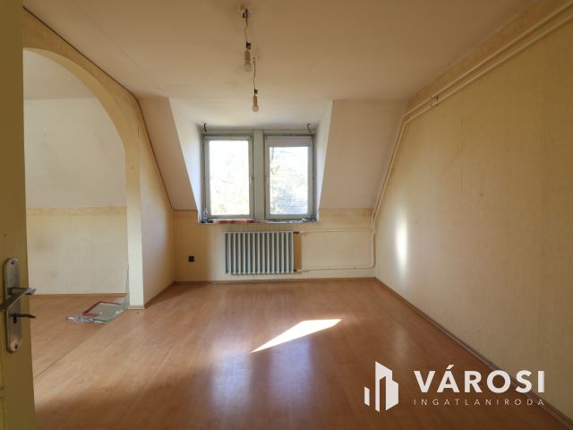 Vásárhely belvárosában, 2 generációs családi ház.